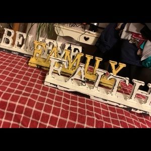 ‘Family Design’ Farmhouse Sitting Home Decor     NWOT